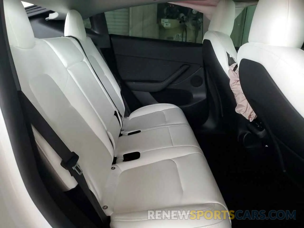 10 Photograph of a damaged car 7SAYGDED0RF034717 TESLA MODEL Y 2024