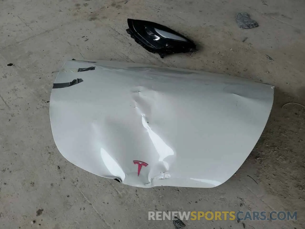 12 Photograph of a damaged car 7SAYGDED0RF034717 TESLA MODEL Y 2024