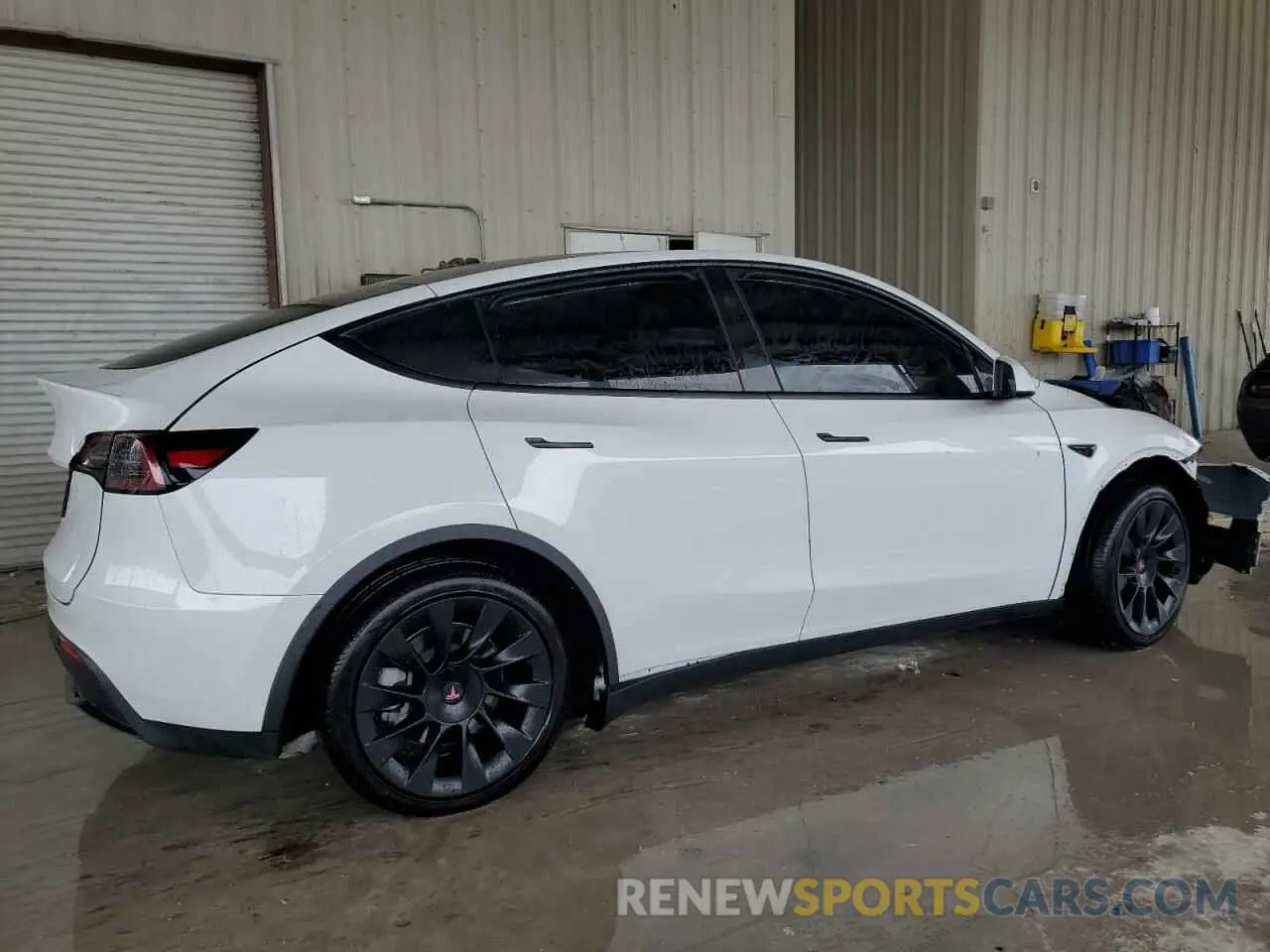 3 Photograph of a damaged car 7SAYGDED0RF034717 TESLA MODEL Y 2024