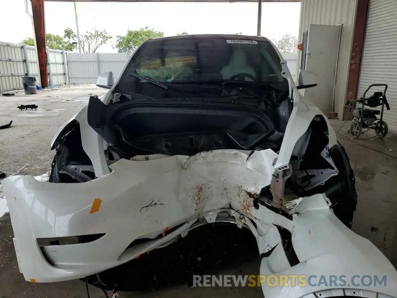 5 Photograph of a damaged car 7SAYGDED0RF034717 TESLA MODEL Y 2024