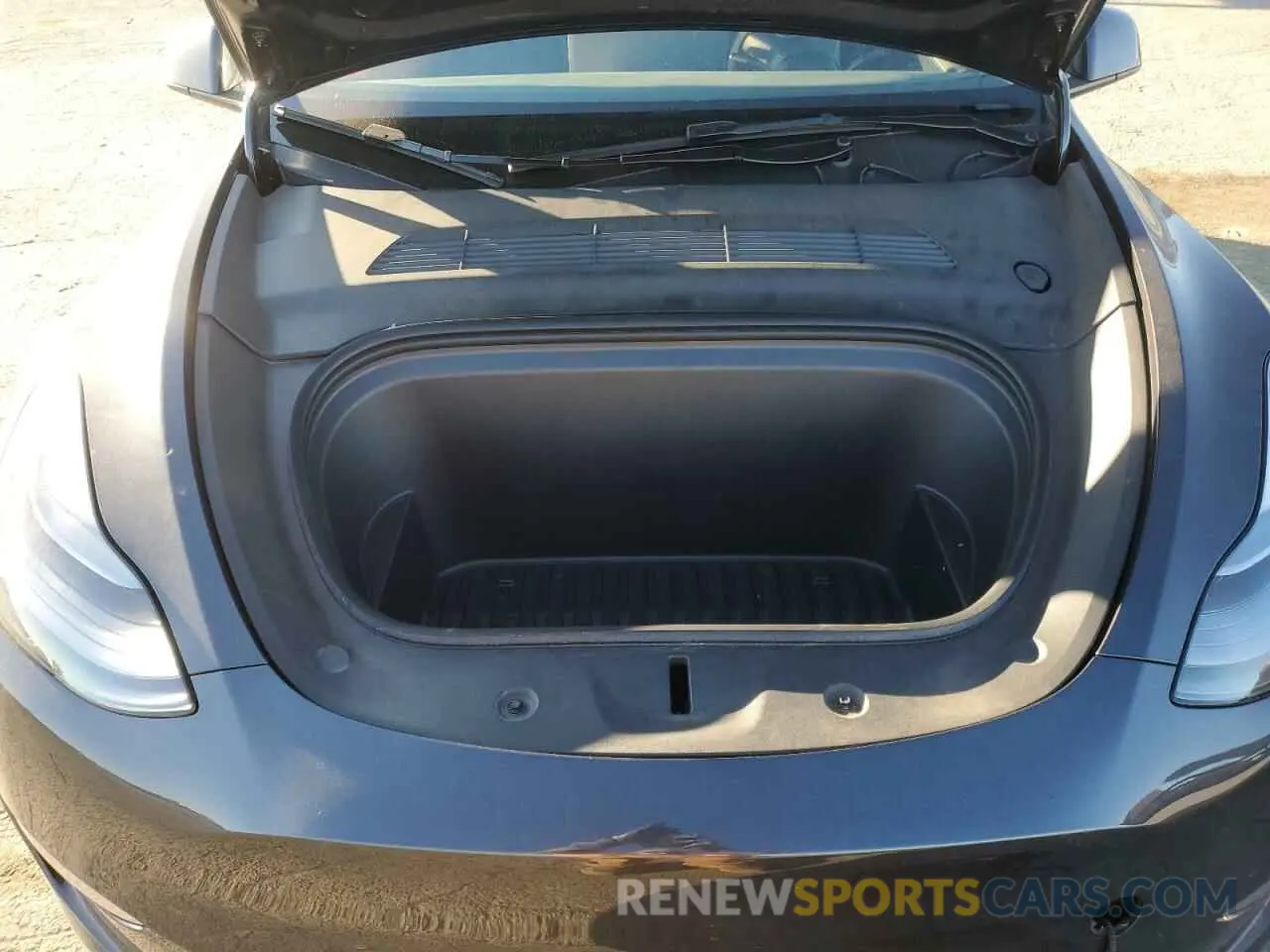 13 Photograph of a damaged car 7SAYGDED0RF040677 TESLA MODEL Y 2024