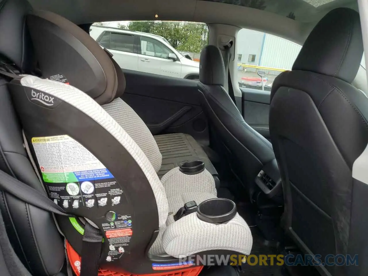 10 Photograph of a damaged car 7SAYGDED0RF043675 TESLA MODEL Y 2024