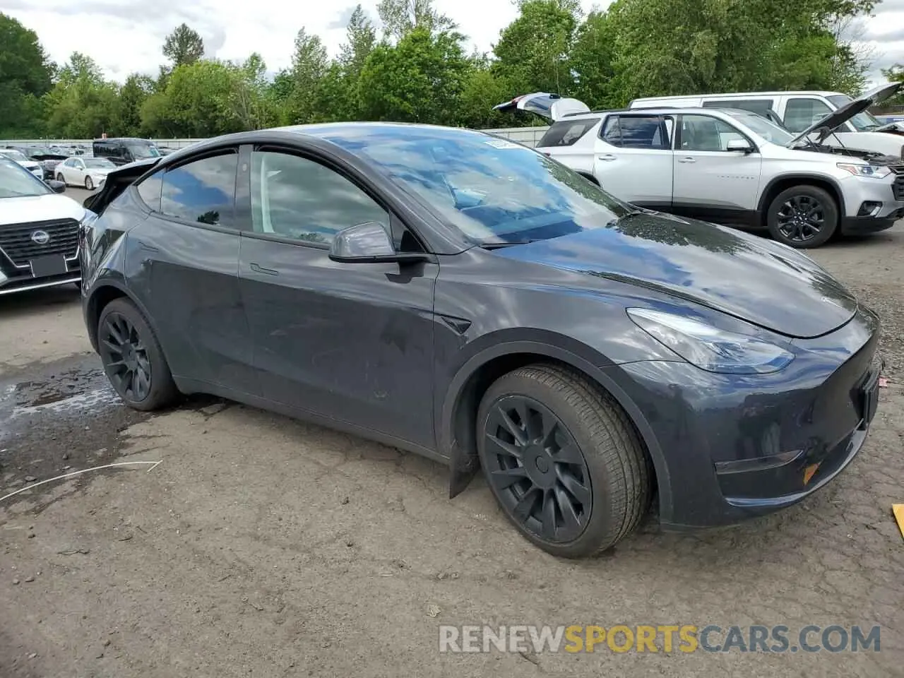 4 Photograph of a damaged car 7SAYGDED0RF043675 TESLA MODEL Y 2024