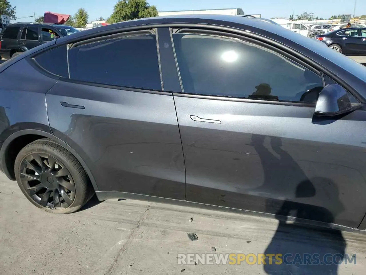10 Photograph of a damaged car 7SAYGDED0RF055308 TESLA MODEL Y 2024
