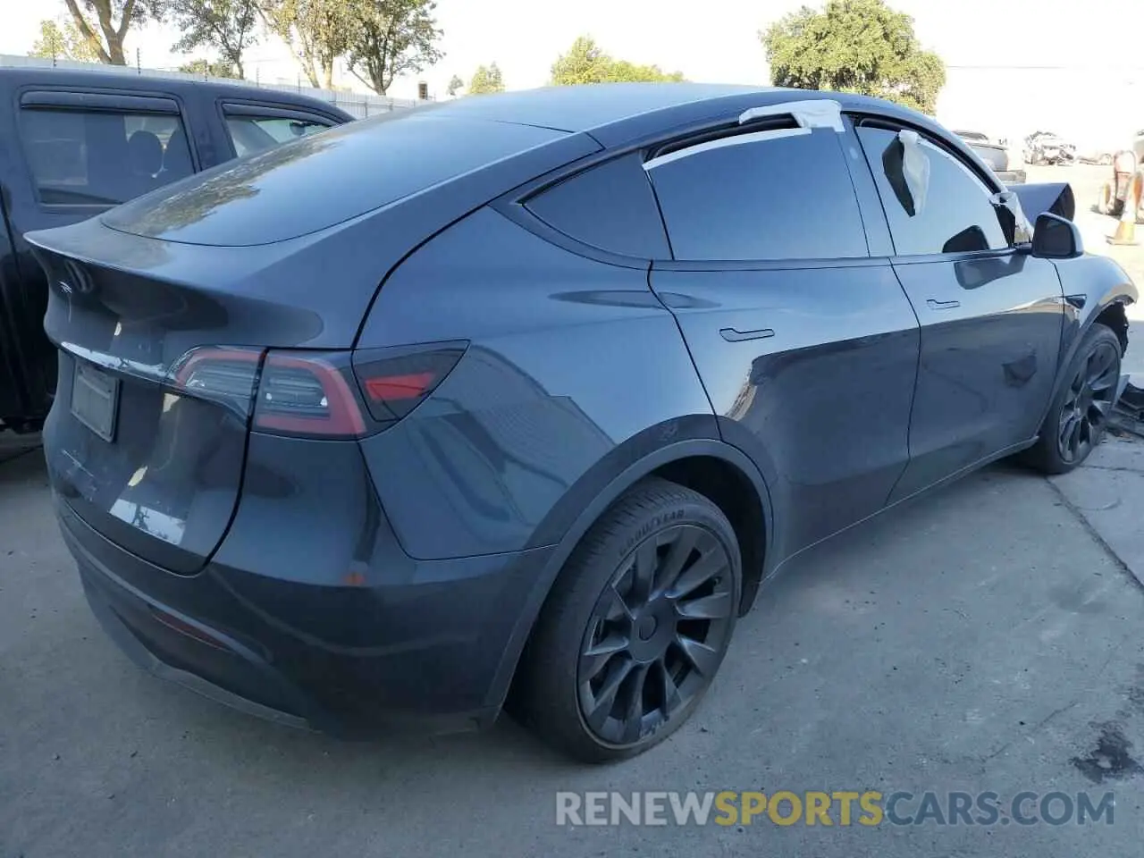 3 Photograph of a damaged car 7SAYGDED0RF055308 TESLA MODEL Y 2024