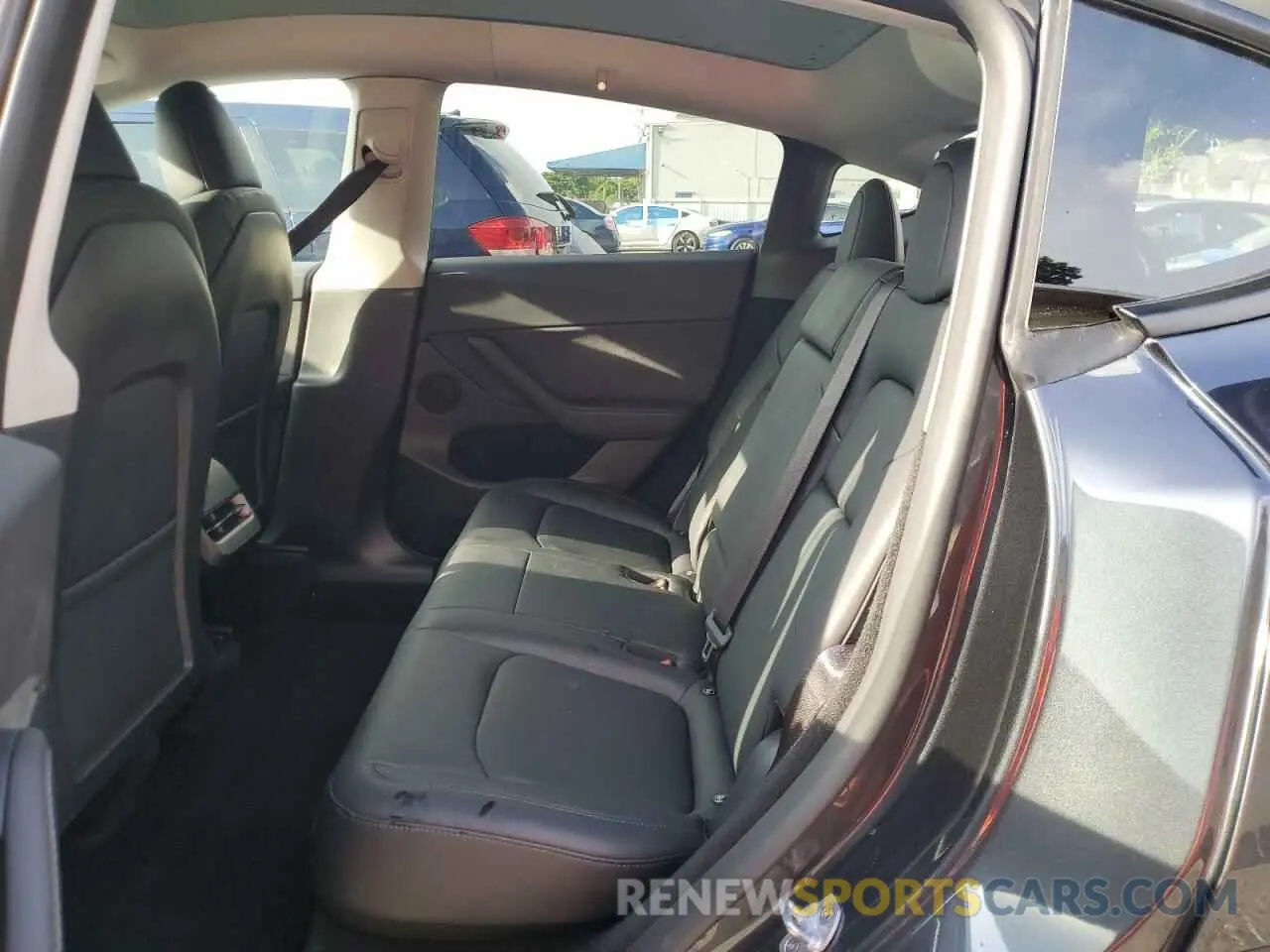 10 Photograph of a damaged car 7SAYGDED0RF093184 TESLA MODEL Y 2024