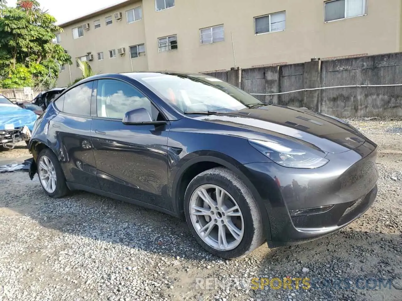 4 Photograph of a damaged car 7SAYGDED0RF093184 TESLA MODEL Y 2024