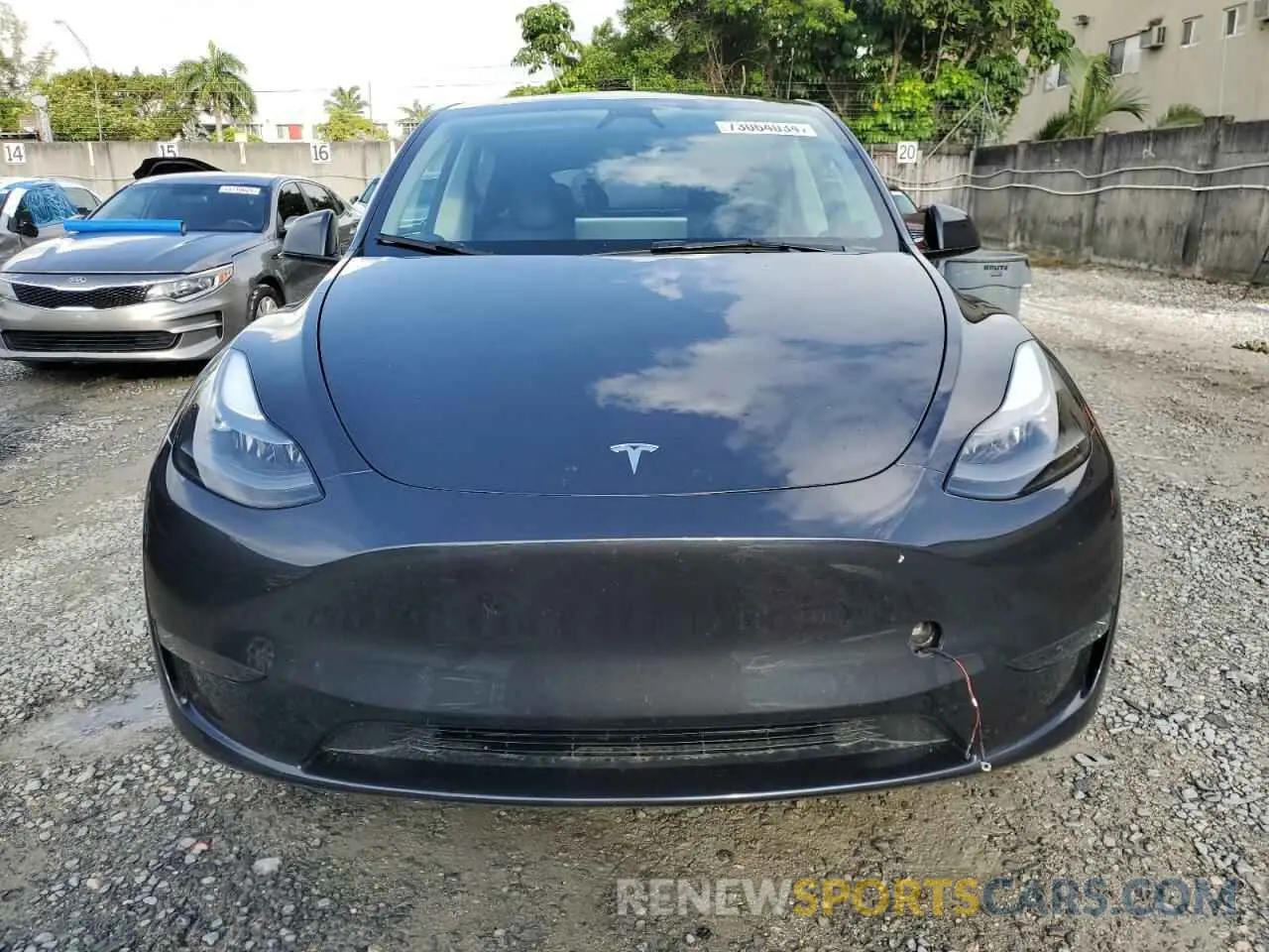 5 Photograph of a damaged car 7SAYGDED0RF093184 TESLA MODEL Y 2024