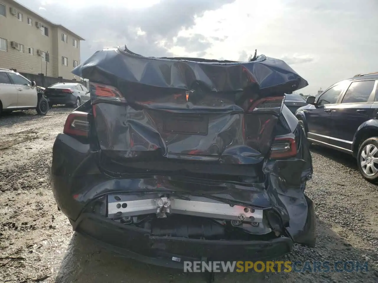 6 Photograph of a damaged car 7SAYGDED0RF093184 TESLA MODEL Y 2024