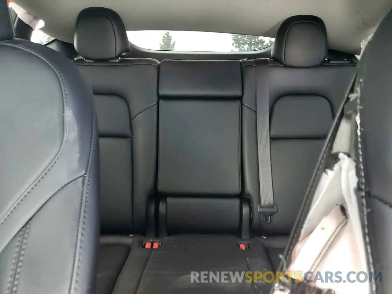 10 Photograph of a damaged car 7SAYGDED0RF111859 TESLA MODEL Y 2024