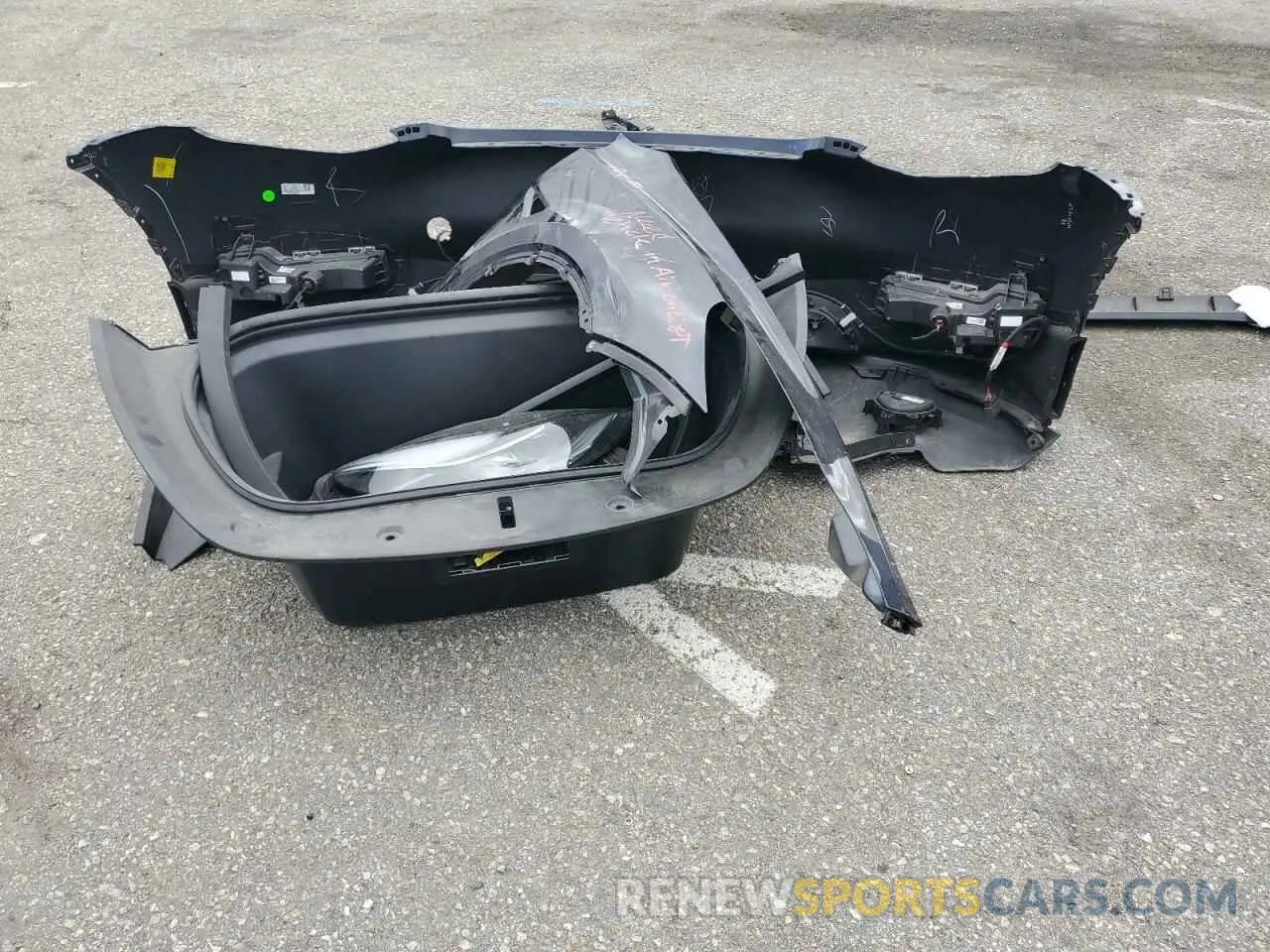 15 Photograph of a damaged car 7SAYGDED0RF111859 TESLA MODEL Y 2024