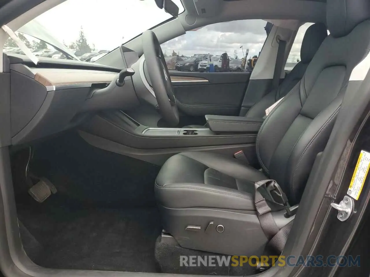 7 Photograph of a damaged car 7SAYGDED0RF111859 TESLA MODEL Y 2024