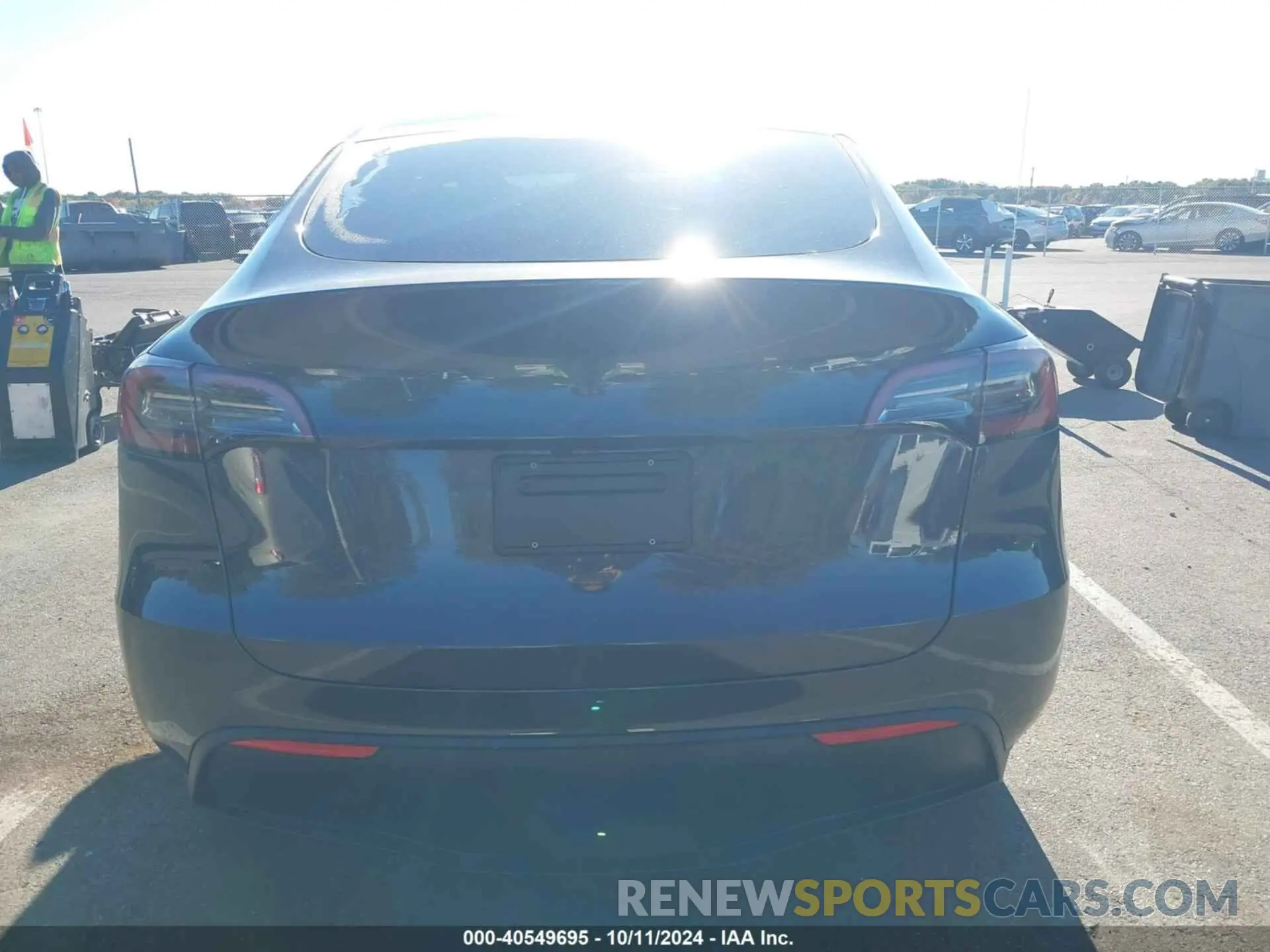 15 Photograph of a damaged car 7SAYGDED0RF178607 TESLA MODEL Y 2024
