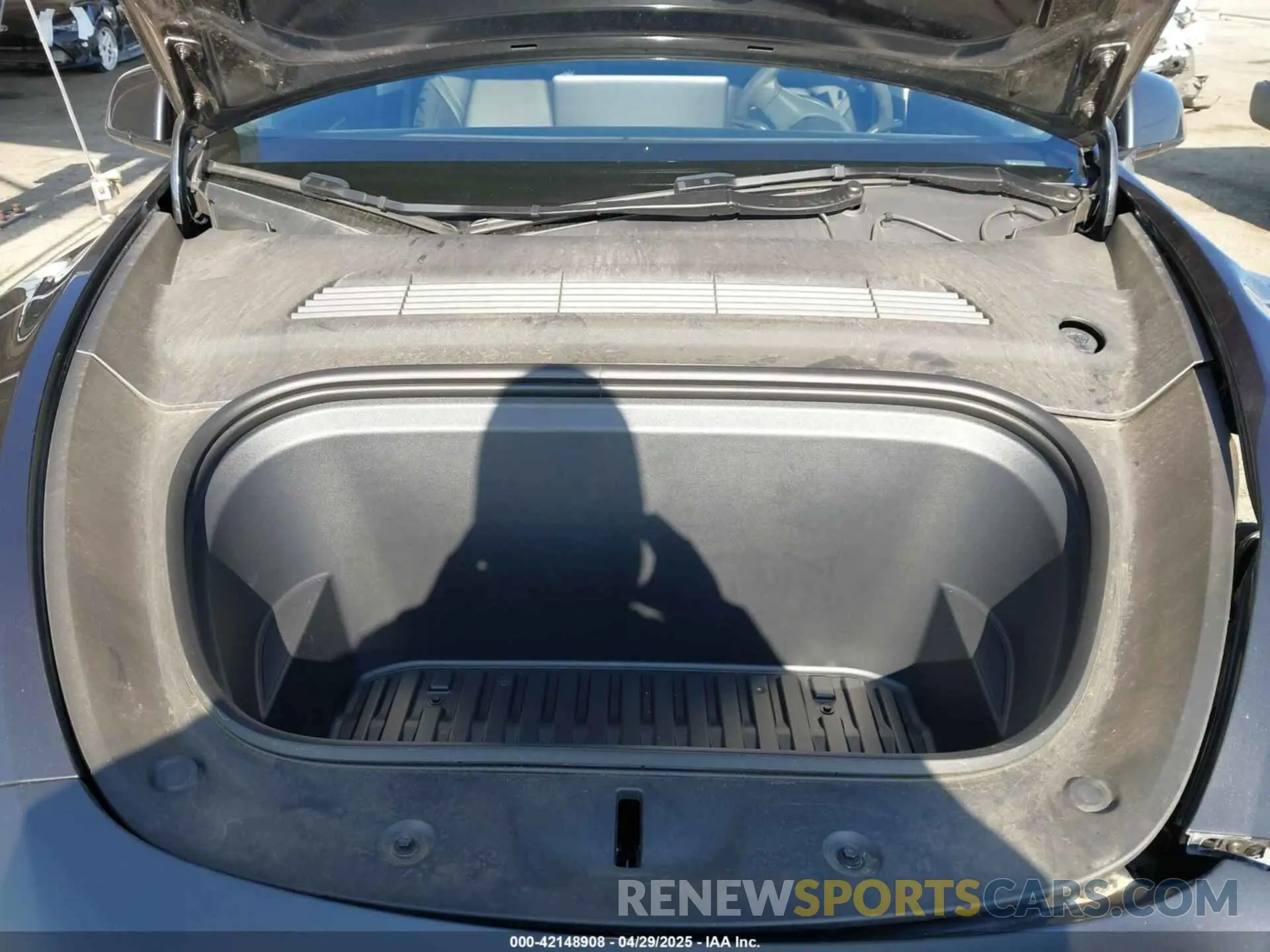 10 Photograph of a damaged car 7SAYGDED0RF197366 TESLA MODEL Y 2024