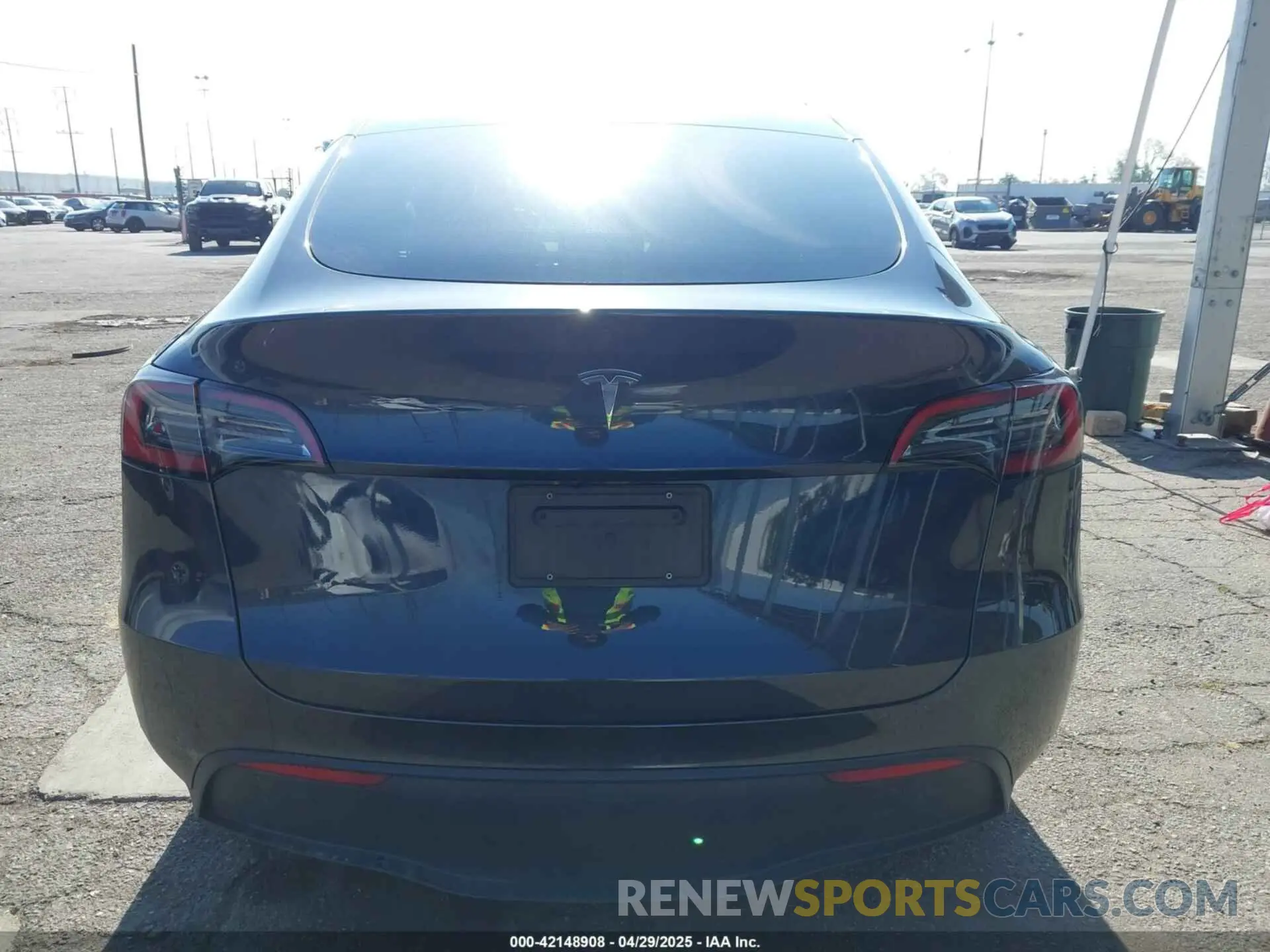16 Photograph of a damaged car 7SAYGDED0RF197366 TESLA MODEL Y 2024