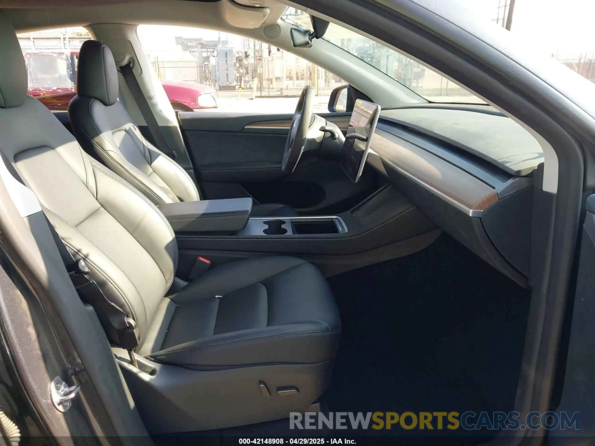 5 Photograph of a damaged car 7SAYGDED0RF197366 TESLA MODEL Y 2024