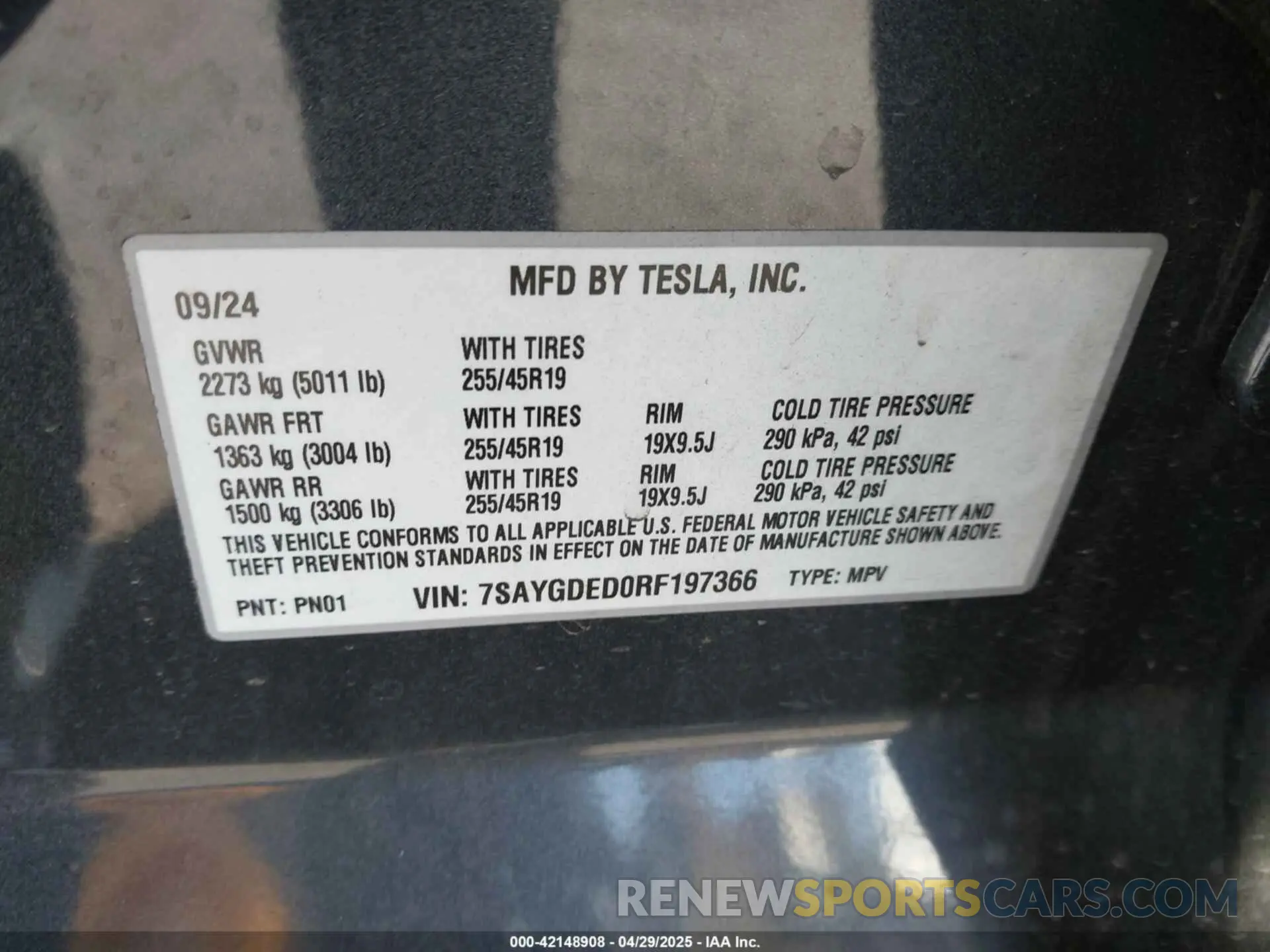 9 Photograph of a damaged car 7SAYGDED0RF197366 TESLA MODEL Y 2024