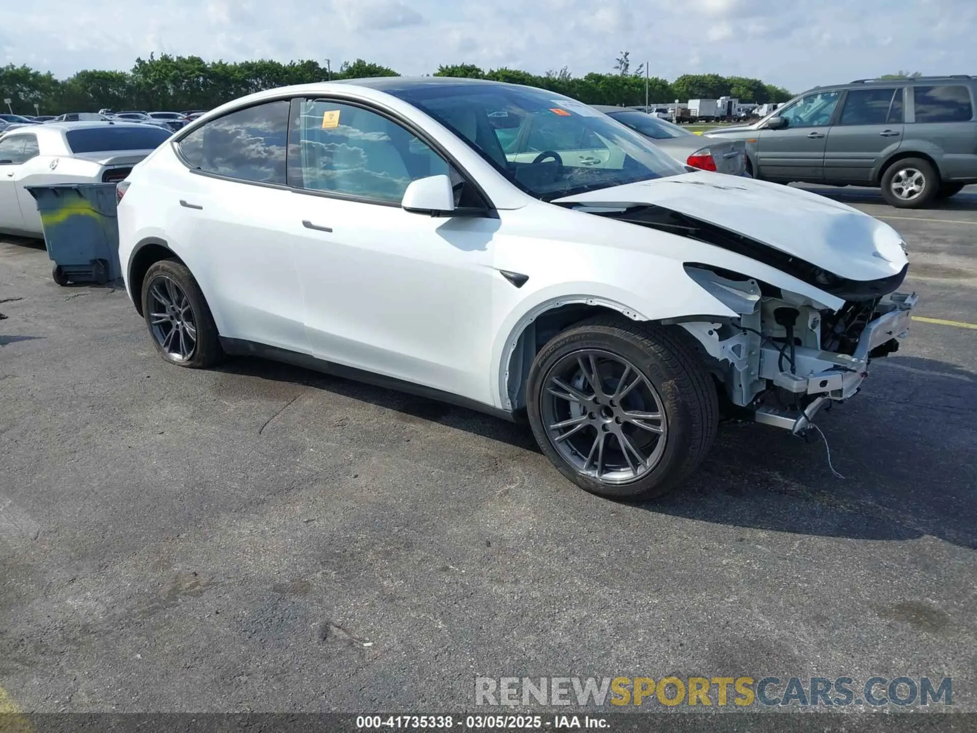 1 Photograph of a damaged car 7SAYGDED0RF199456 TESLA MODEL Y 2024