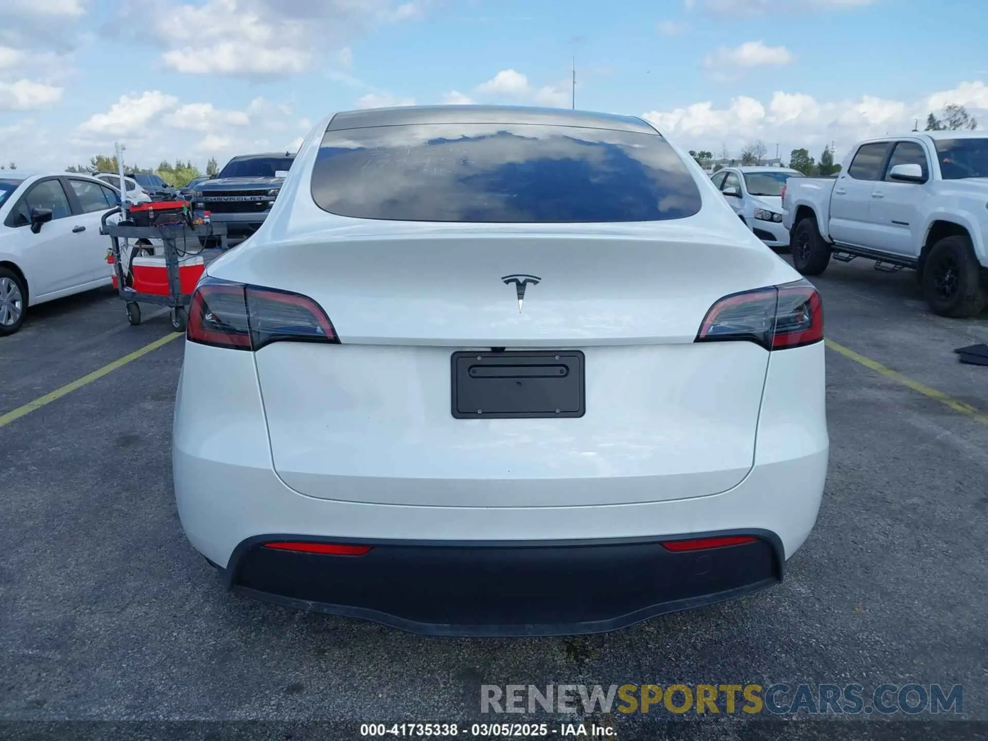 16 Photograph of a damaged car 7SAYGDED0RF199456 TESLA MODEL Y 2024