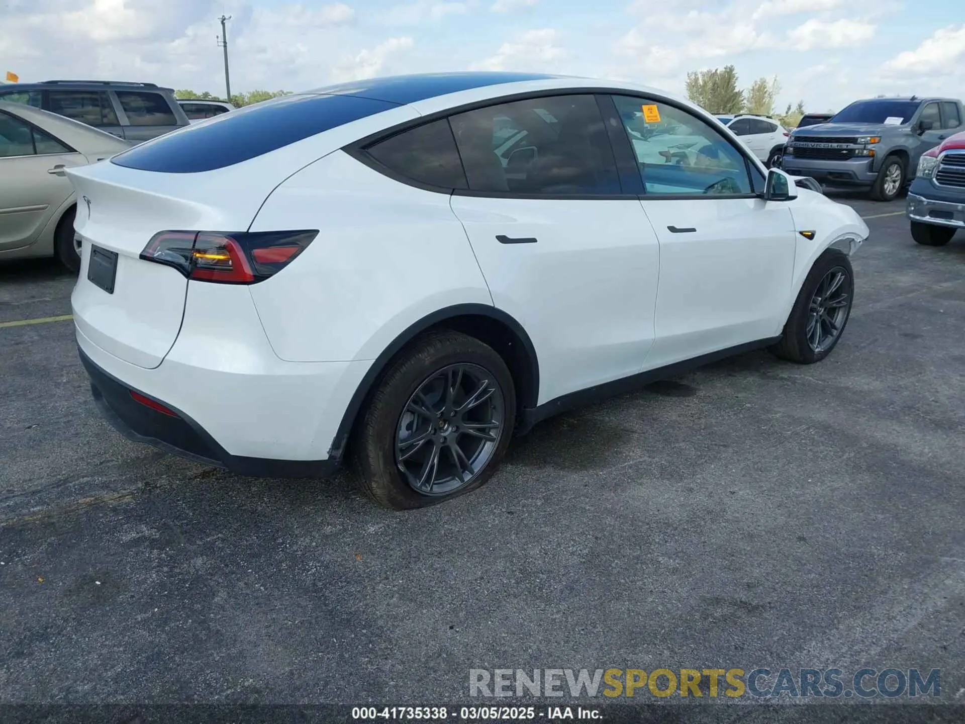 4 Photograph of a damaged car 7SAYGDED0RF199456 TESLA MODEL Y 2024
