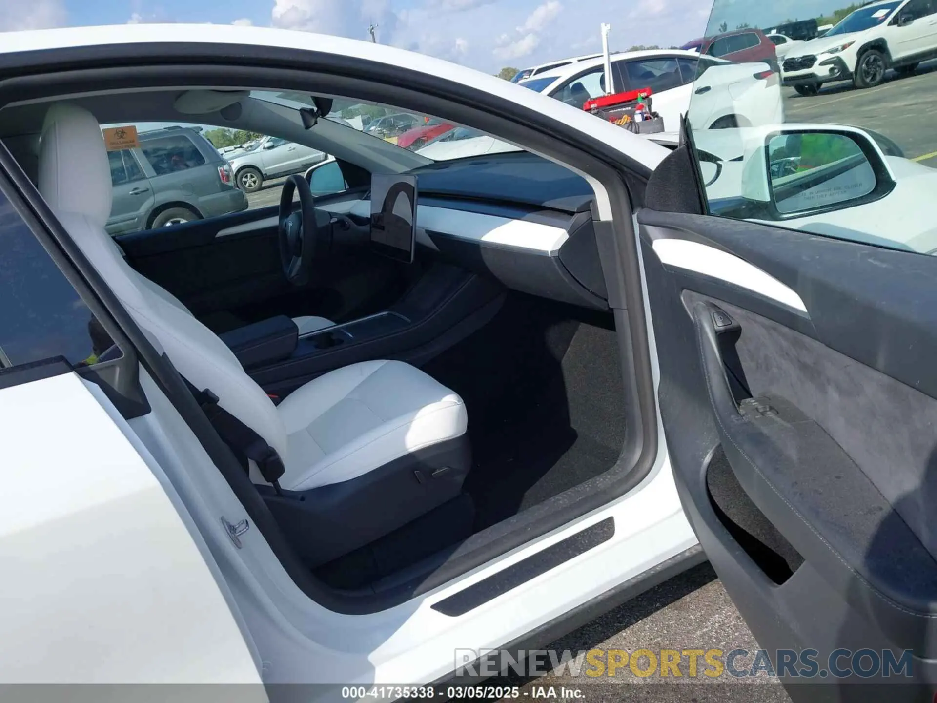 5 Photograph of a damaged car 7SAYGDED0RF199456 TESLA MODEL Y 2024