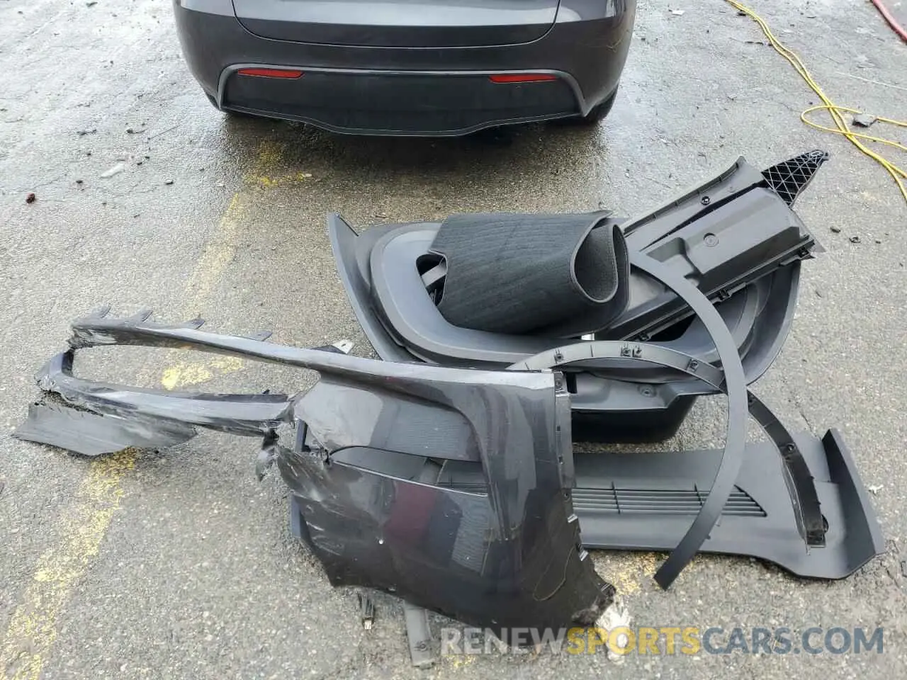 12 Photograph of a damaged car 7SAYGDED1RA303983 TESLA MODEL Y 2024
