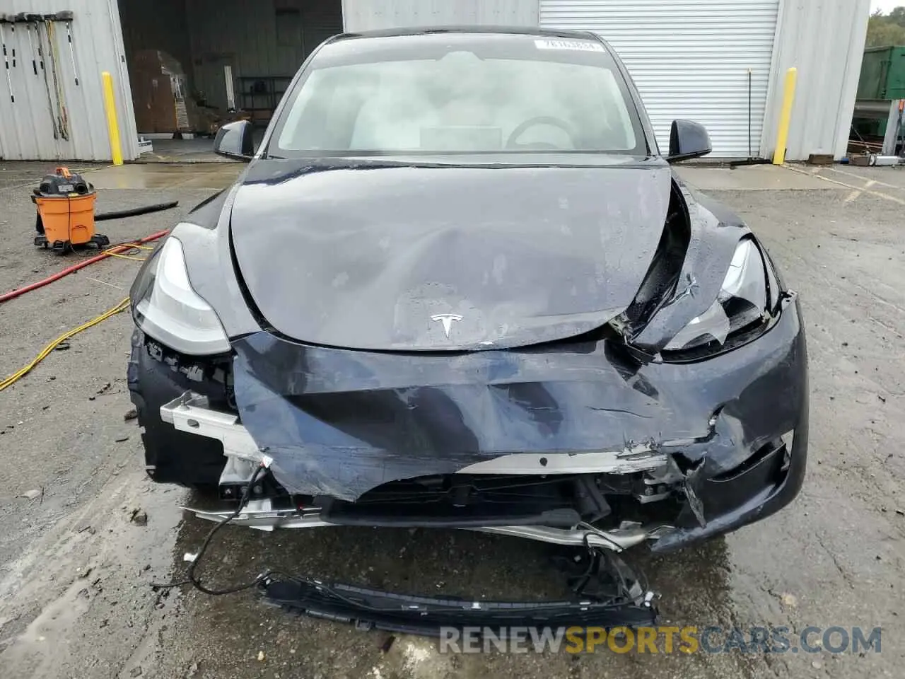 5 Photograph of a damaged car 7SAYGDED1RA303983 TESLA MODEL Y 2024