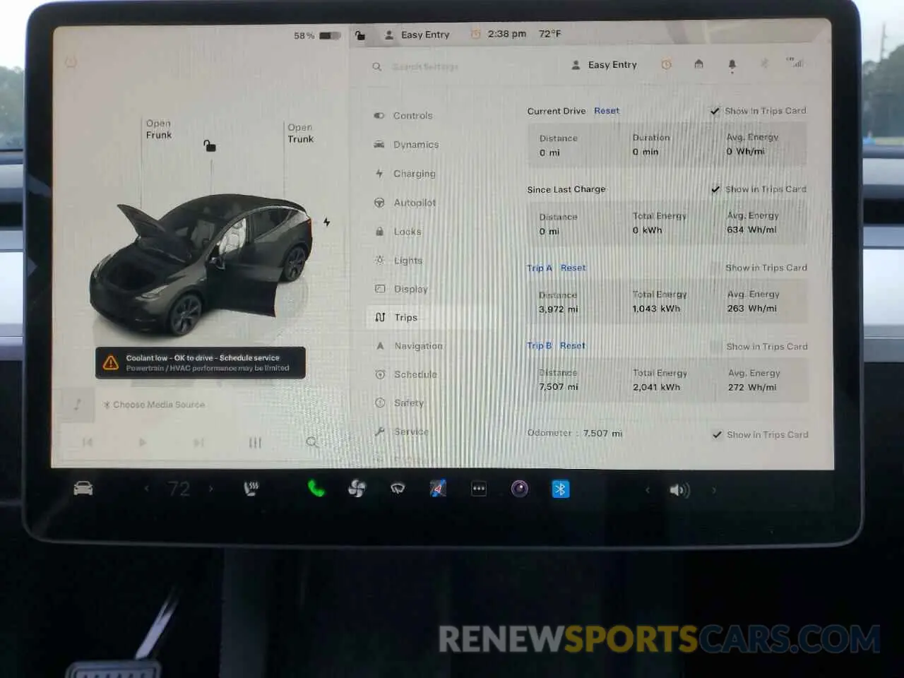 9 Photograph of a damaged car 7SAYGDED1RA303983 TESLA MODEL Y 2024
