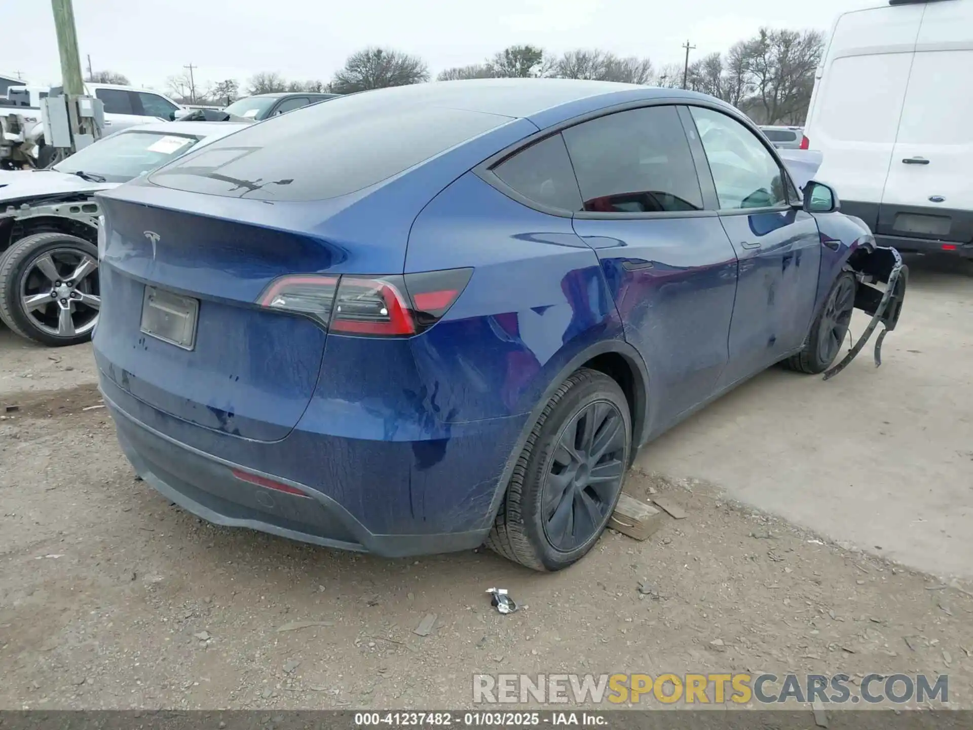 4 Photograph of a damaged car 7SAYGDED1RA308245 TESLA MODEL Y 2024