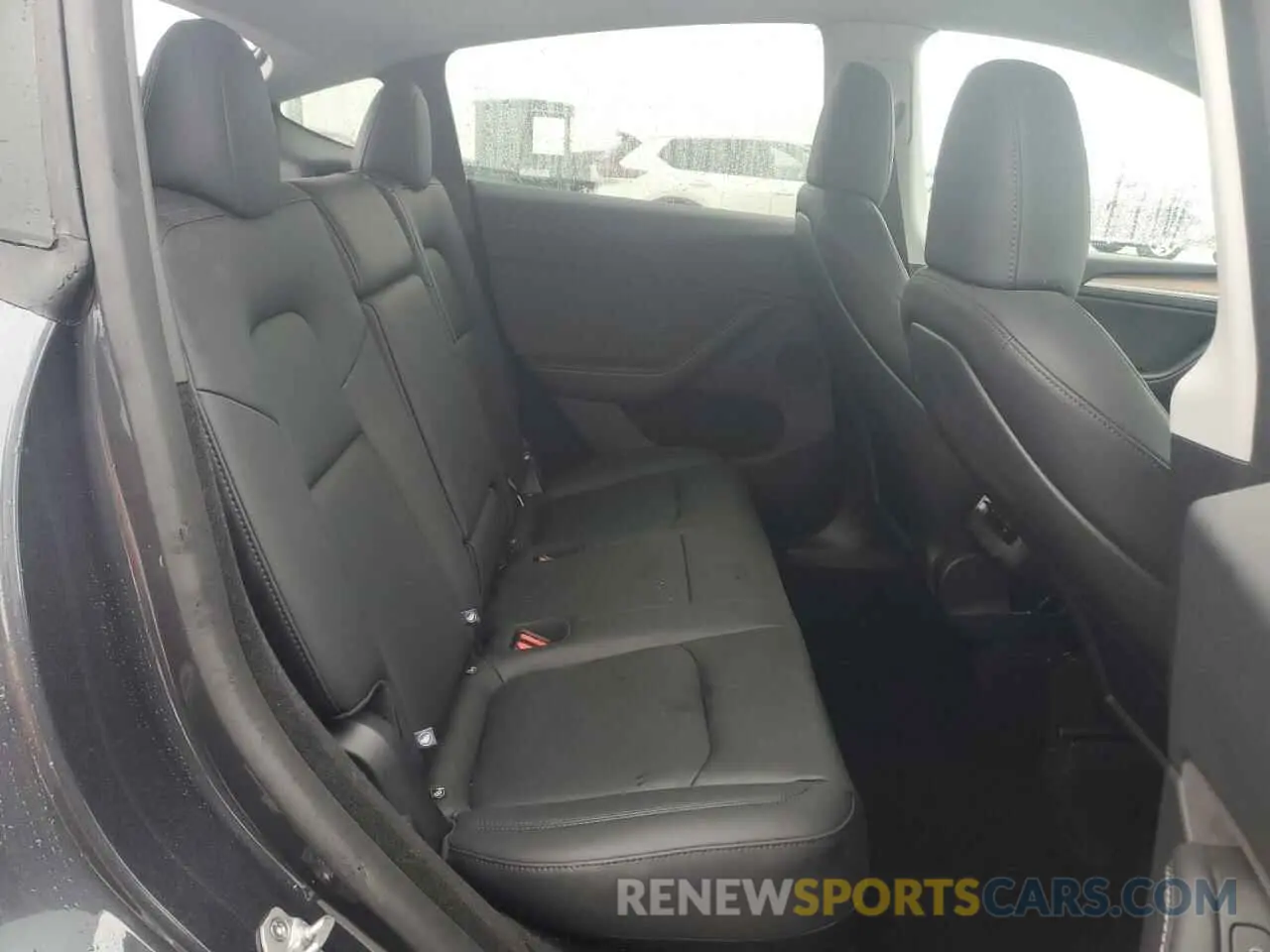 10 Photograph of a damaged car 7SAYGDED1RA321691 TESLA MODEL Y 2024
