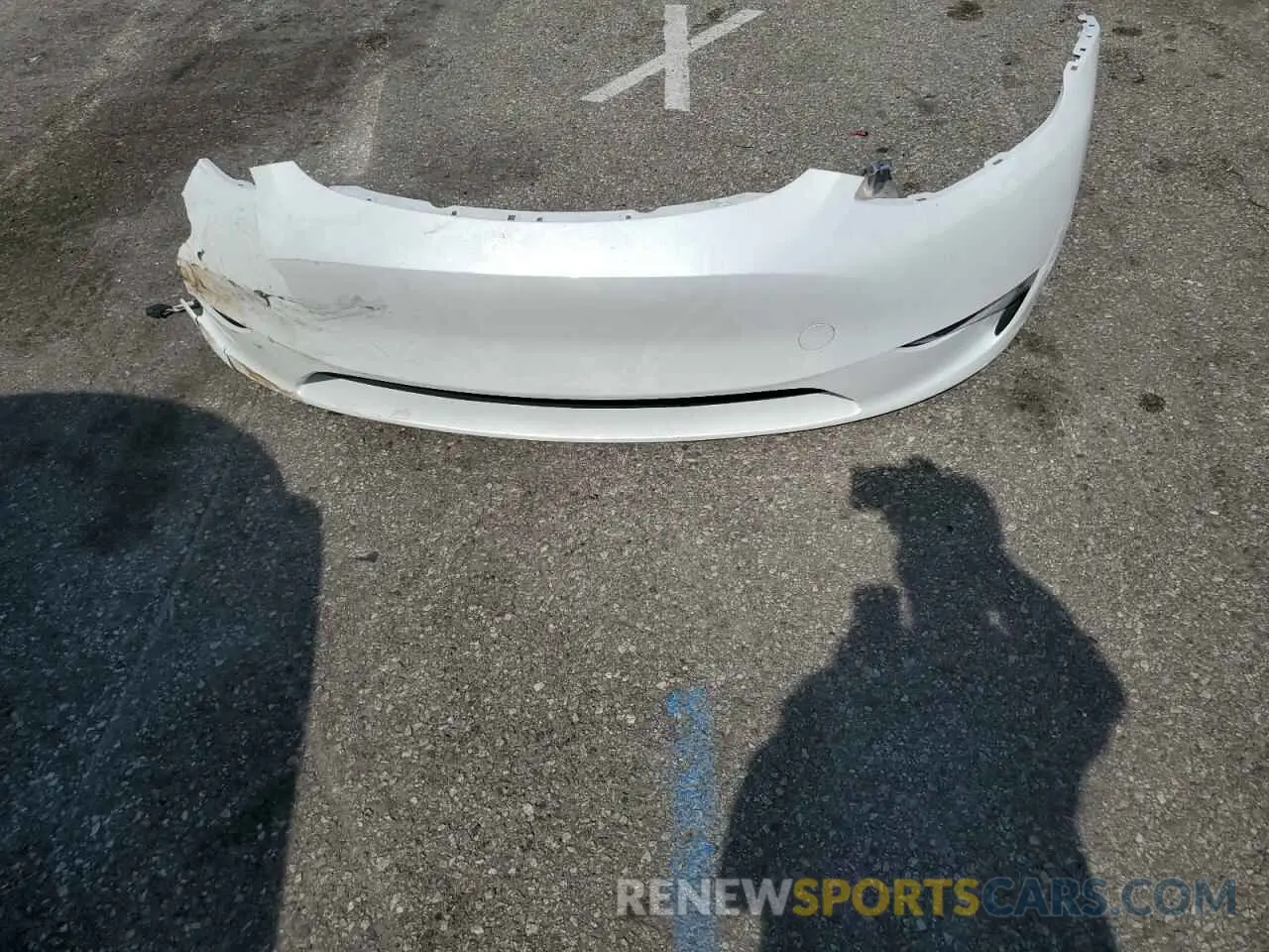 15 Photograph of a damaged car 7SAYGDED1RF002570 TESLA MODEL Y 2024