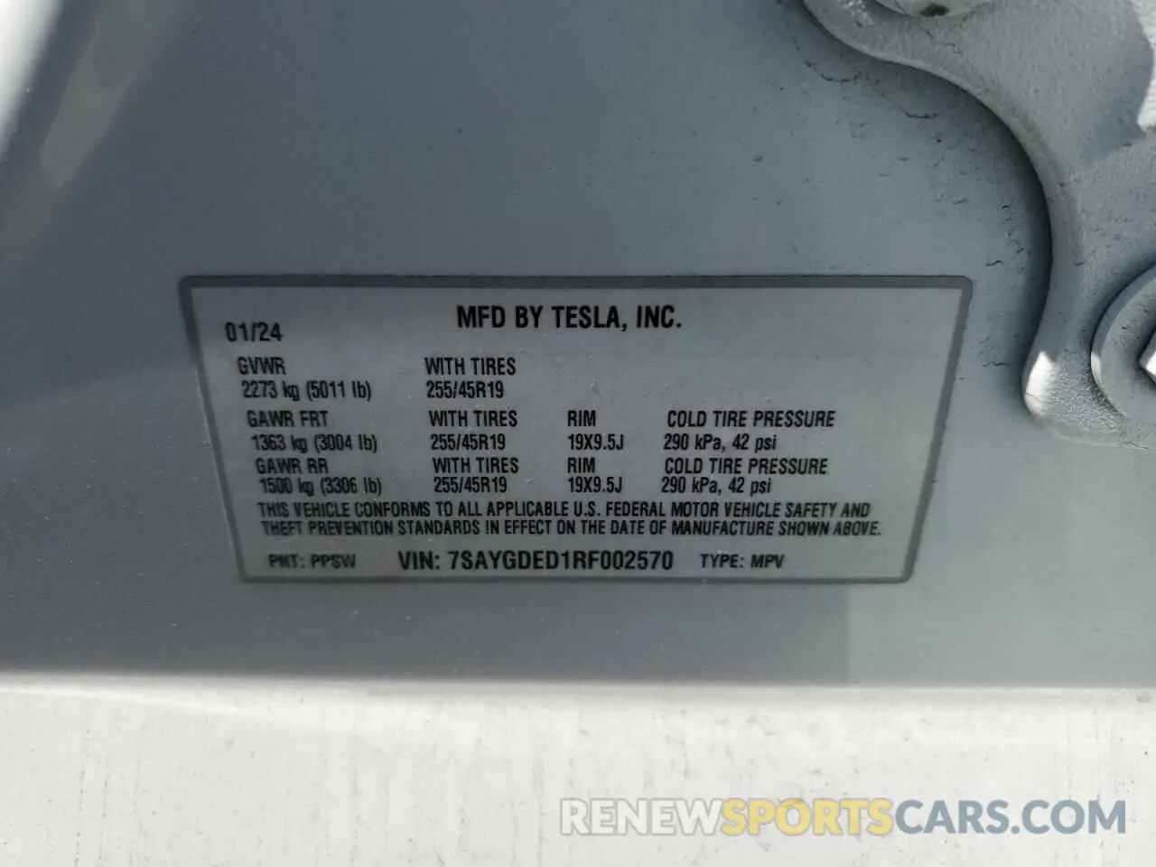 16 Photograph of a damaged car 7SAYGDED1RF002570 TESLA MODEL Y 2024
