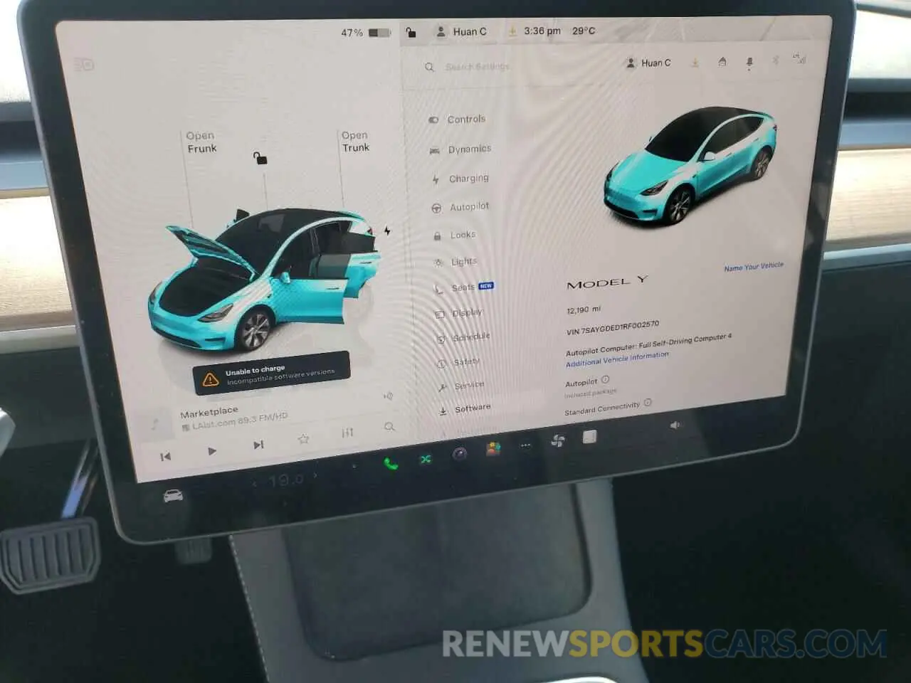 9 Photograph of a damaged car 7SAYGDED1RF002570 TESLA MODEL Y 2024