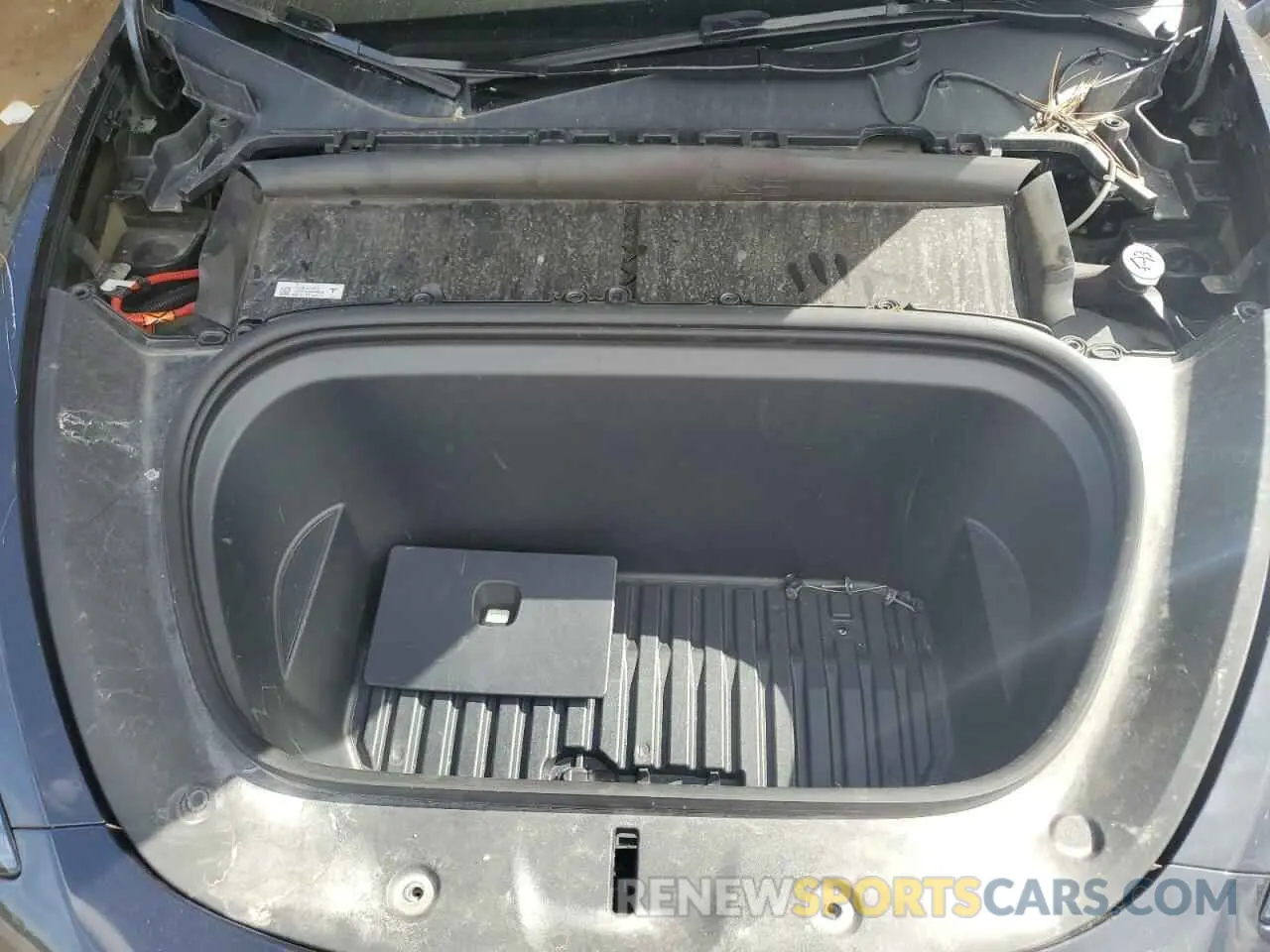 11 Photograph of a damaged car 7SAYGDED1RF005050 TESLA MODEL Y 2024