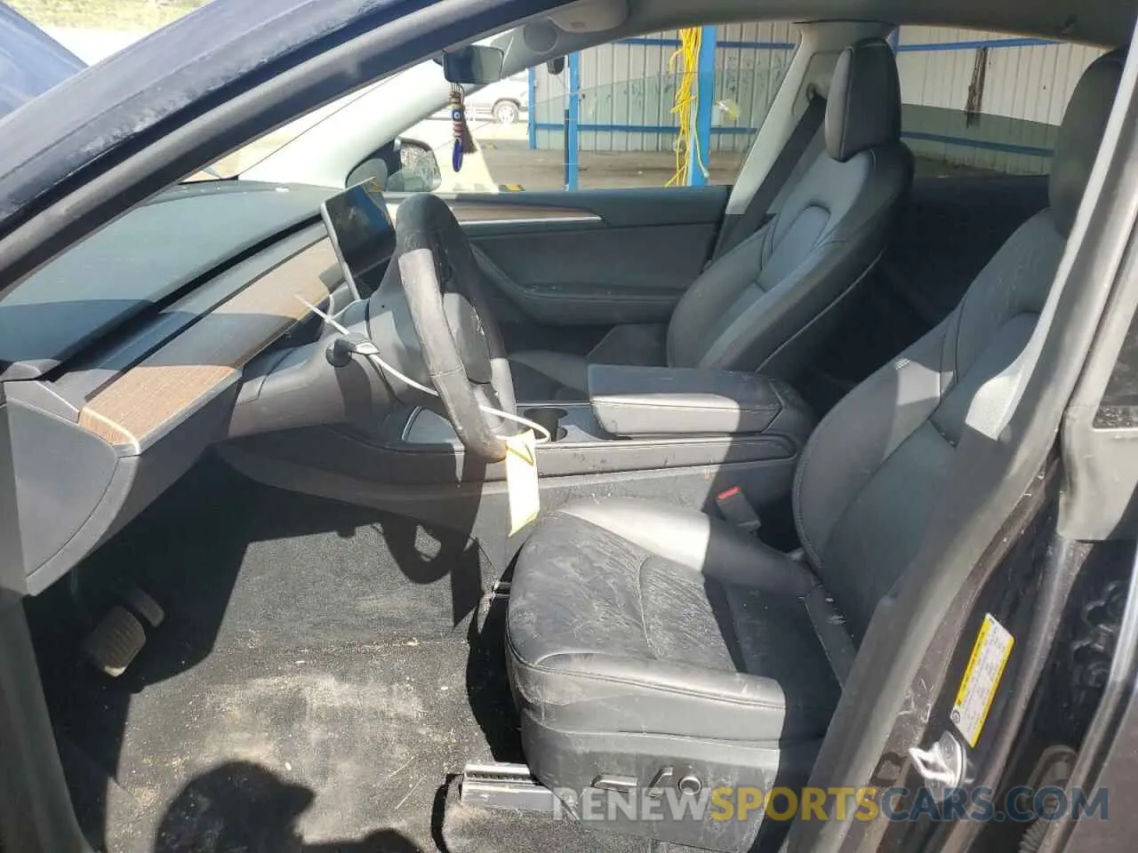 7 Photograph of a damaged car 7SAYGDED1RF005050 TESLA MODEL Y 2024