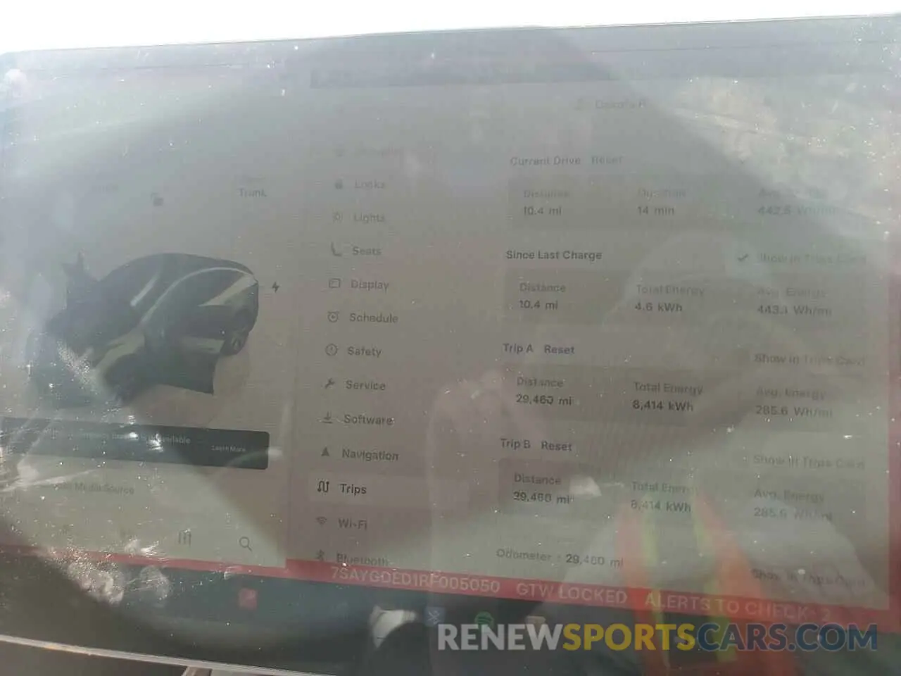 9 Photograph of a damaged car 7SAYGDED1RF005050 TESLA MODEL Y 2024