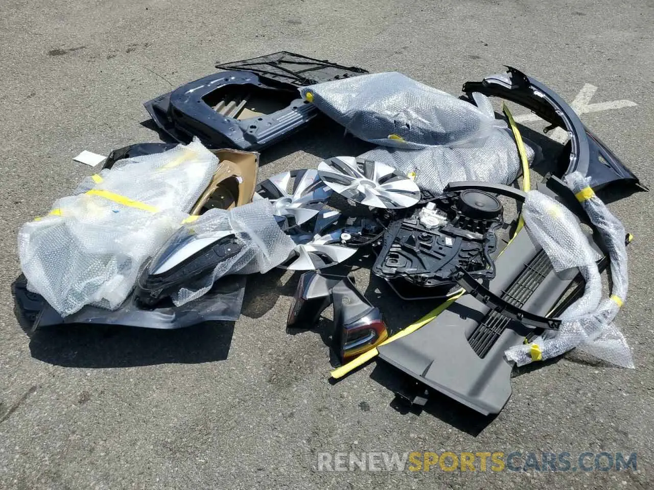 13 Photograph of a damaged car 7SAYGDED1RF046035 TESLA MODEL Y 2024