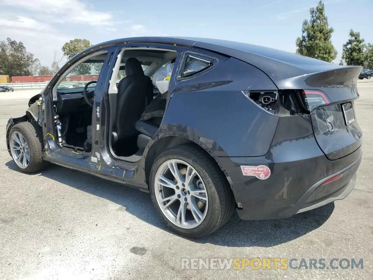 2 Photograph of a damaged car 7SAYGDED1RF046035 TESLA MODEL Y 2024