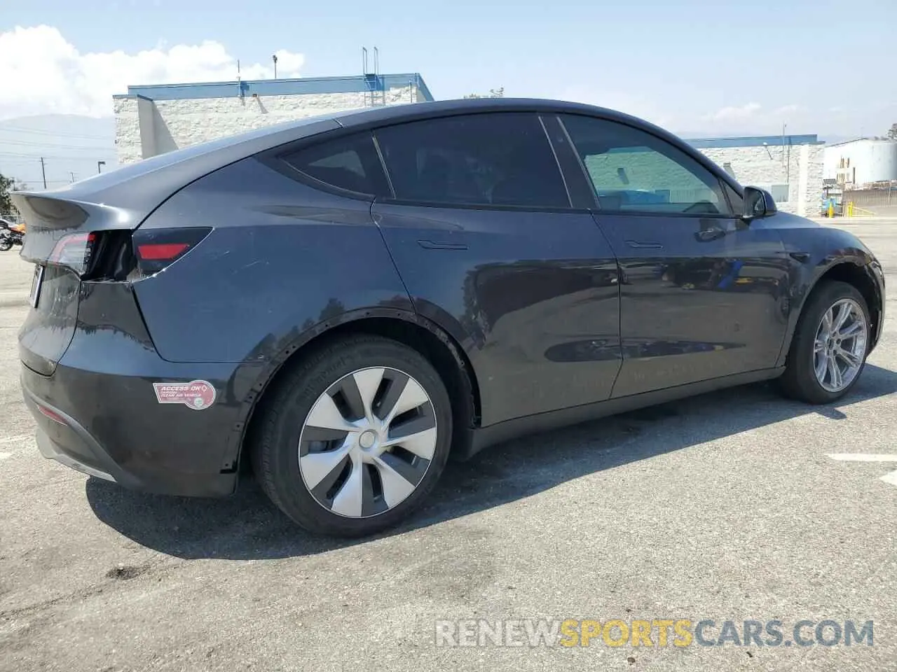 3 Photograph of a damaged car 7SAYGDED1RF046035 TESLA MODEL Y 2024