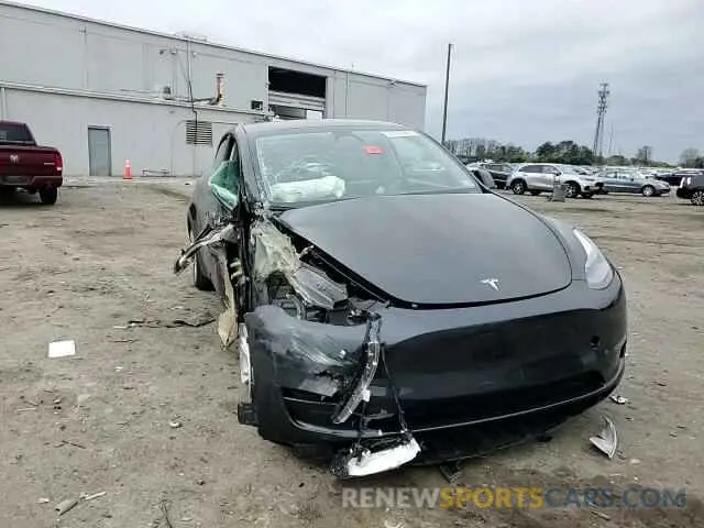 11 Photograph of a damaged car 7SAYGDED1RF092027 TESLA MODEL Y 2024