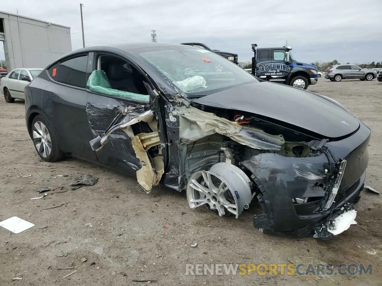 4 Photograph of a damaged car 7SAYGDED1RF092027 TESLA MODEL Y 2024