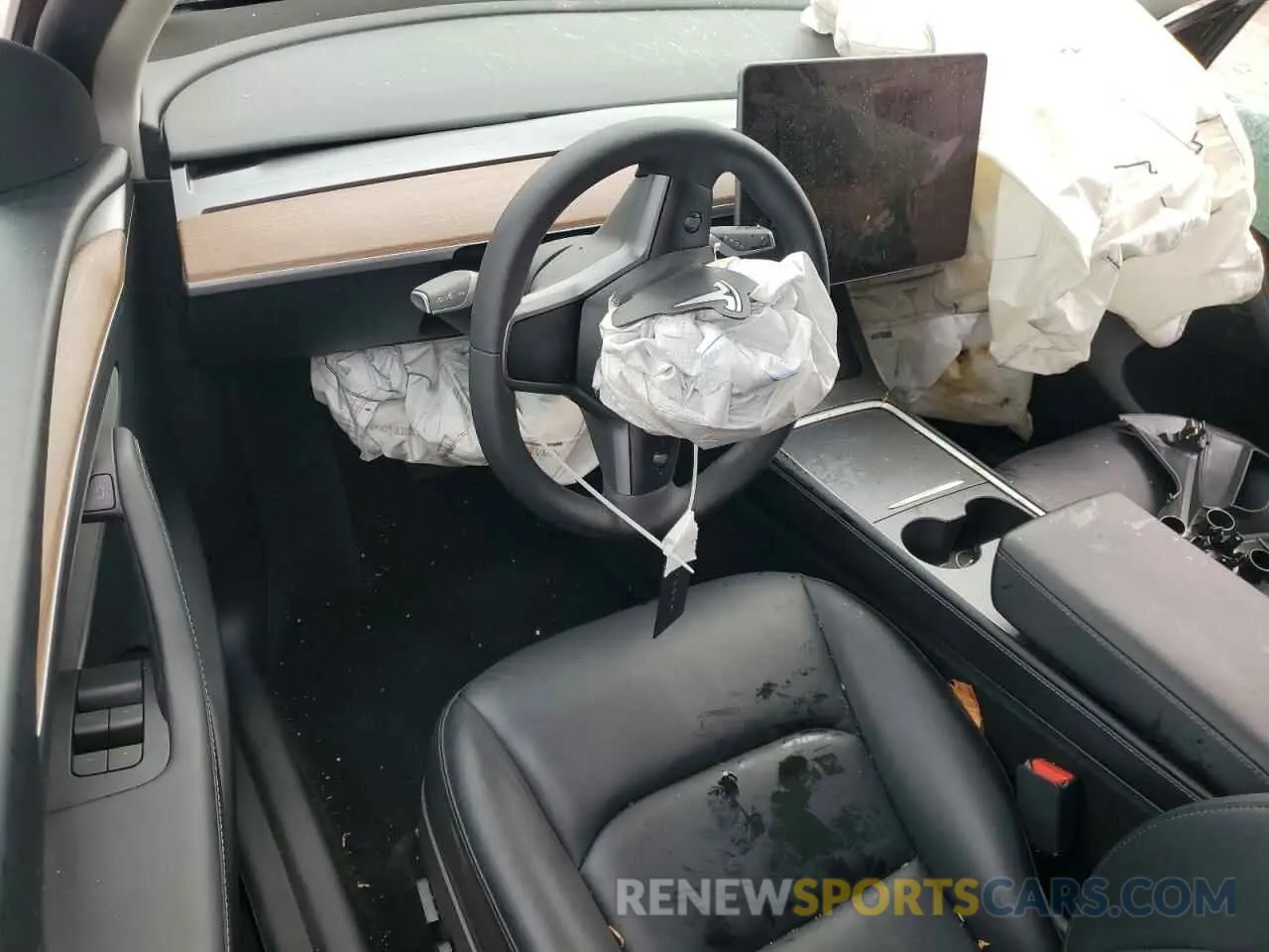 8 Photograph of a damaged car 7SAYGDED1RF092027 TESLA MODEL Y 2024