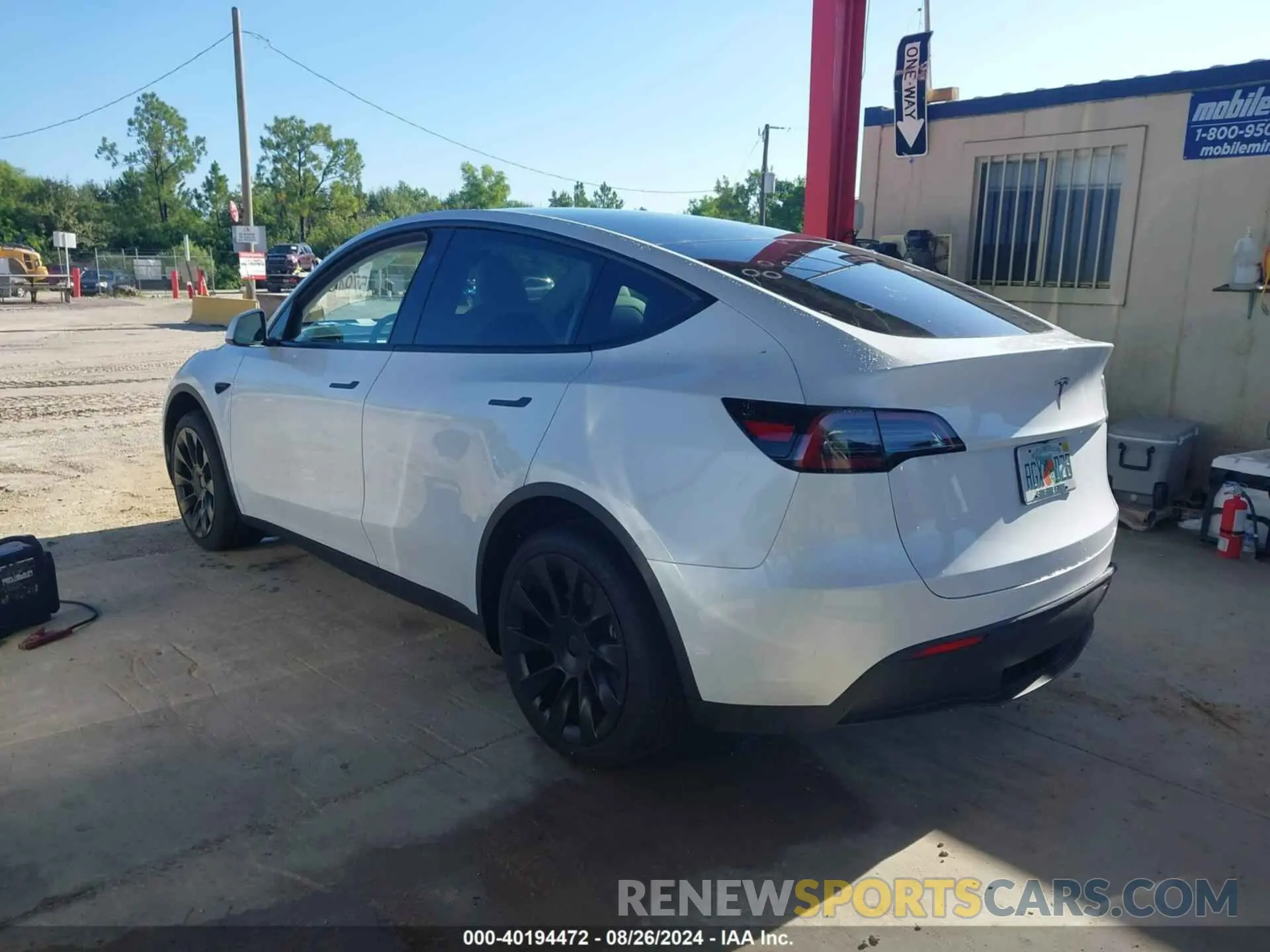 3 Photograph of a damaged car 7SAYGDED1RF094604 TESLA MODEL Y 2024