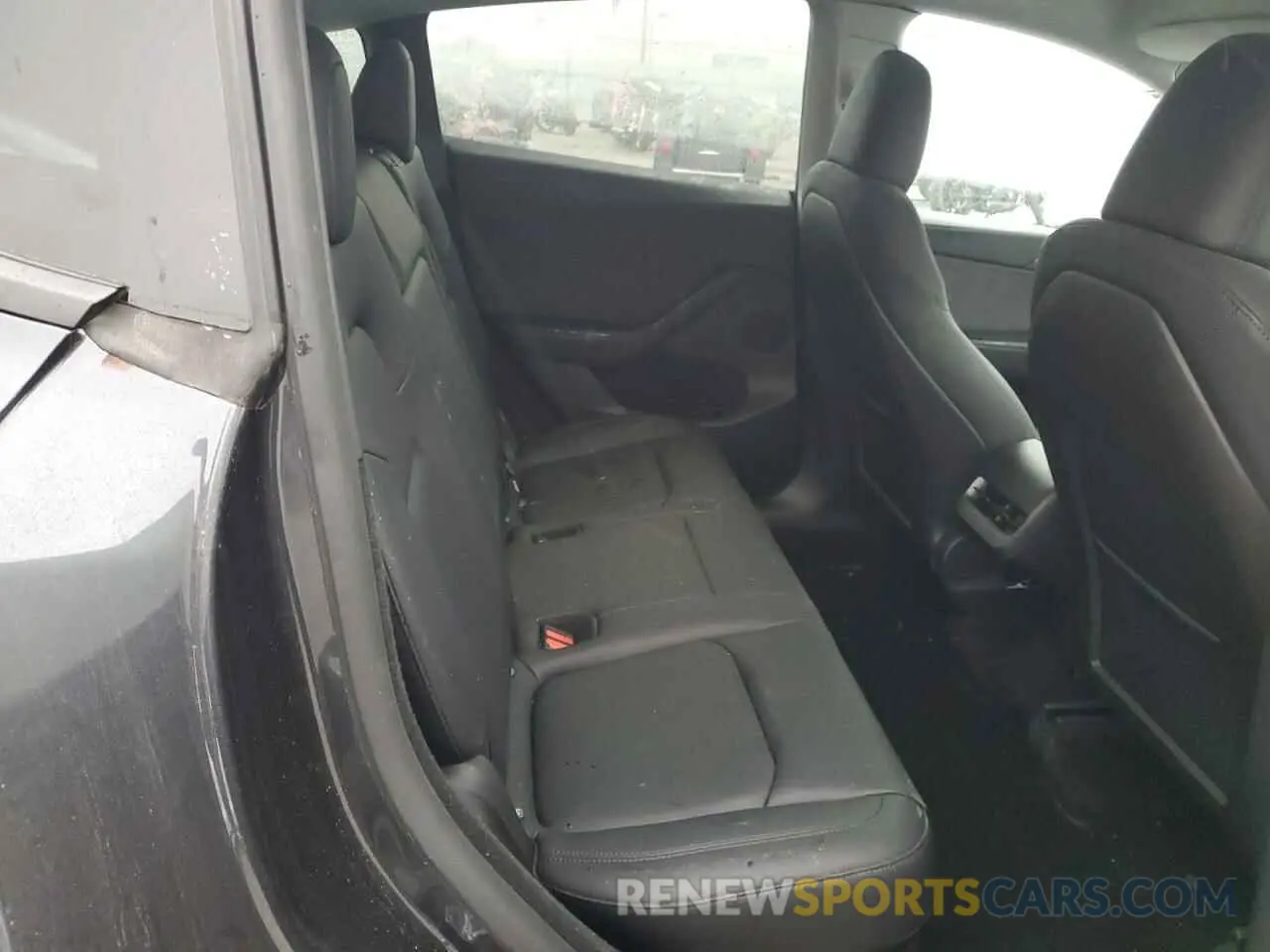 11 Photograph of a damaged car 7SAYGDED1RF098054 TESLA MODEL Y 2024