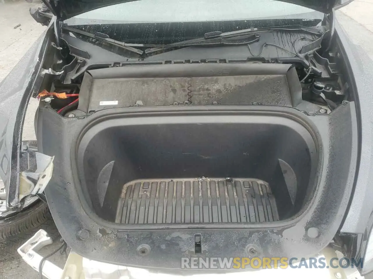 13 Photograph of a damaged car 7SAYGDED1RF098054 TESLA MODEL Y 2024