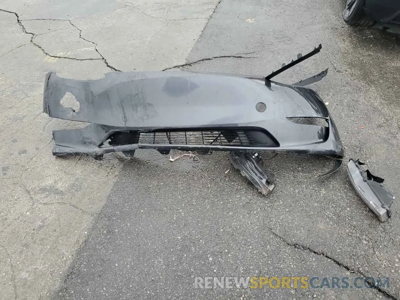 14 Photograph of a damaged car 7SAYGDED1RF098054 TESLA MODEL Y 2024