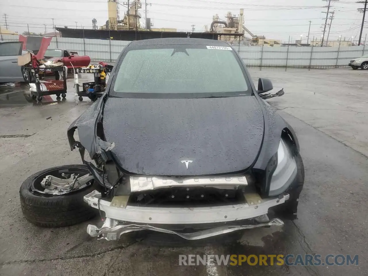 5 Photograph of a damaged car 7SAYGDED1RF098054 TESLA MODEL Y 2024