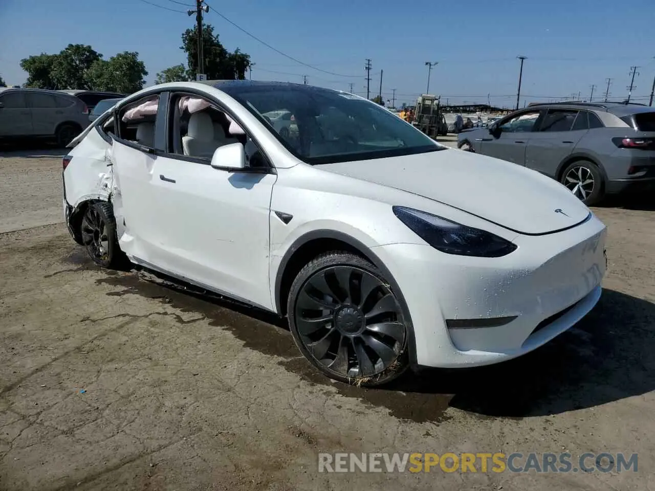 4 Photograph of a damaged car 7SAYGDED1RF104449 TESLA MODEL Y 2024