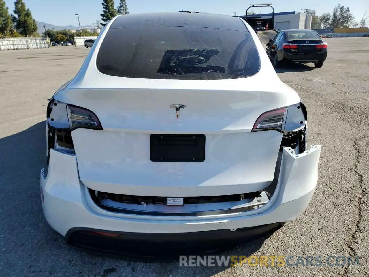 6 Photograph of a damaged car 7SAYGDED1RF108999 TESLA MODEL Y 2024
