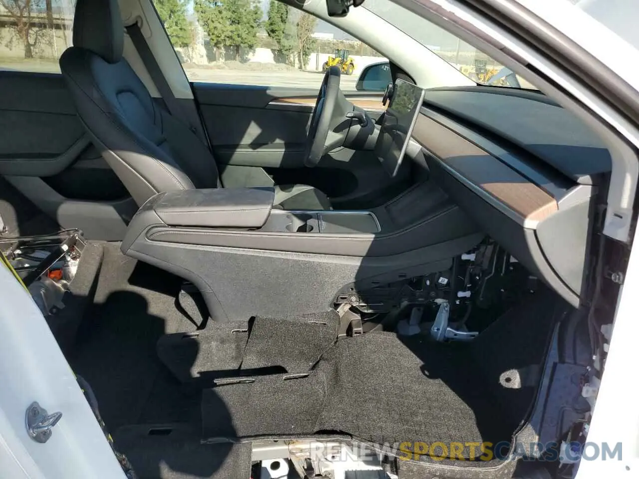 7 Photograph of a damaged car 7SAYGDED1RF108999 TESLA MODEL Y 2024